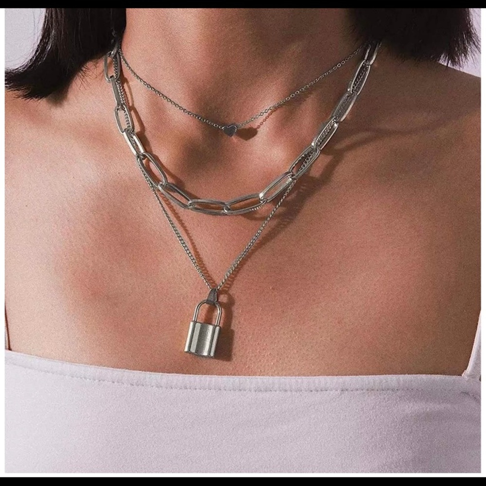Tri layered silver necklace lock